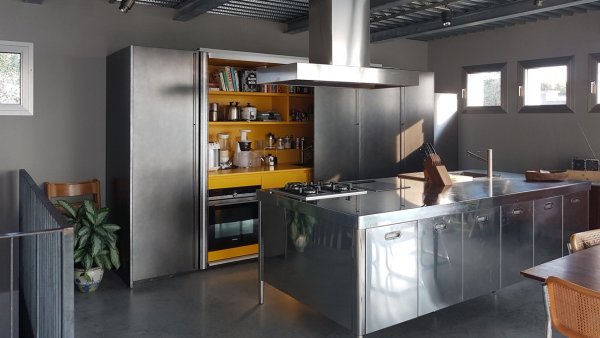 La cucina a isola dell'attico Terek