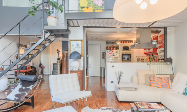 Loft industriale nel cuore di Milano, ideale per produzioni contemporanee.