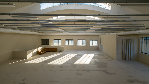 Il nostro hangar total white scelto per lo spot di Daygum
