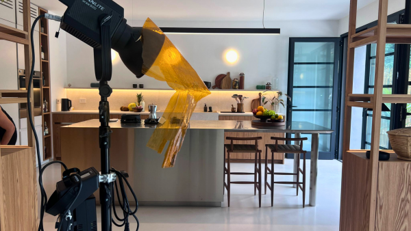 Una cucina durante le riprese