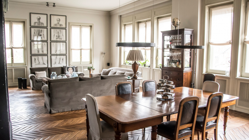Salotto con parquet a spina